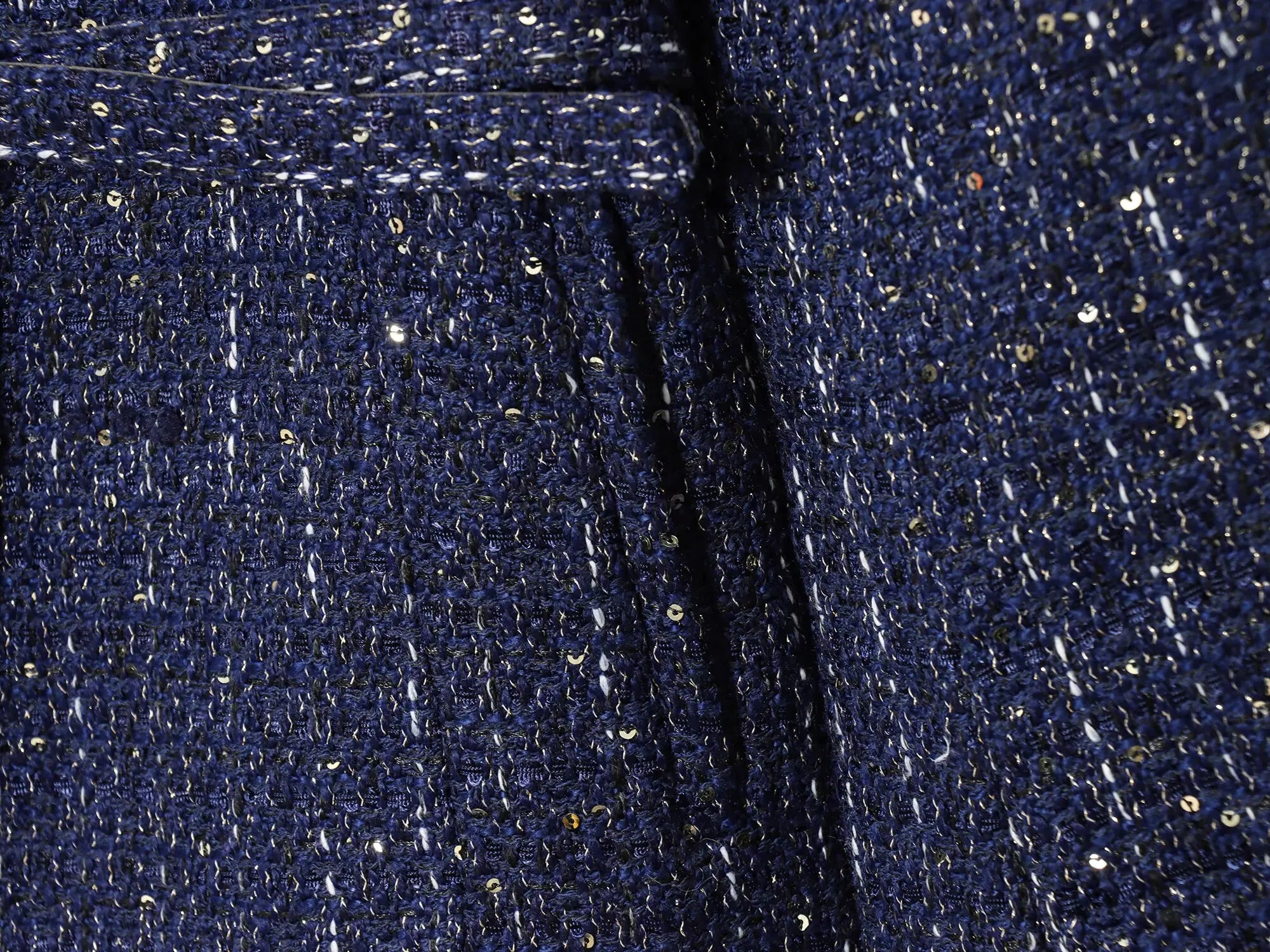 2025 Autumn New Products Women's Fashion Temperament All-match Gold Button Round Neck Long Sleeve Jacket